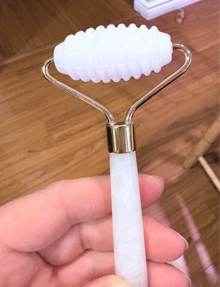 Brand new white jade face massager - photo 2