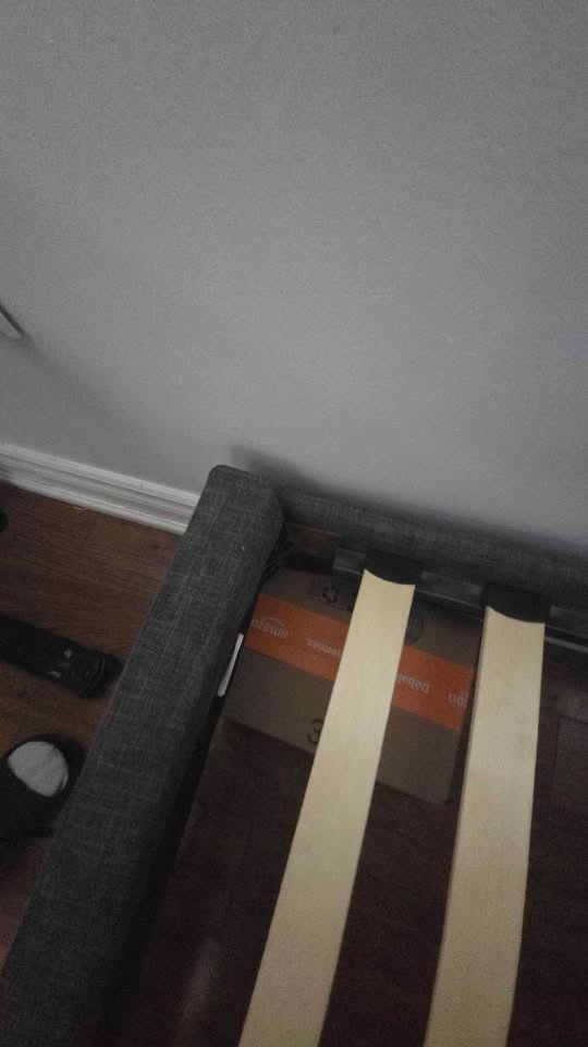 Queen mattress and broken bedframe - photo 2