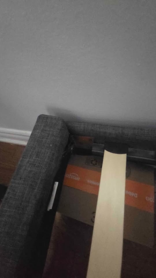 Queen mattress and broken bedframe - photo 3