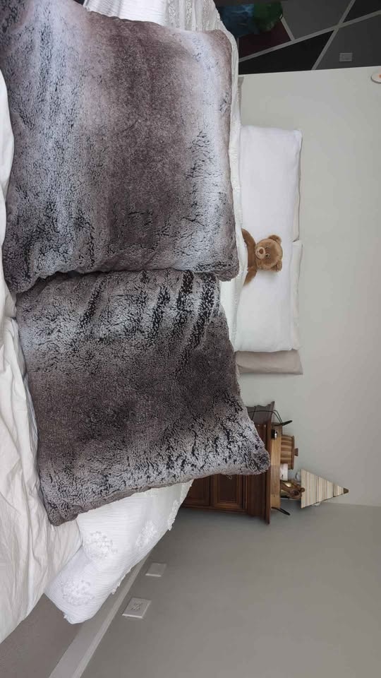 Like New 2 Softest Faux Fur Gray/Brown Ombre Euro Pillows - photo 3