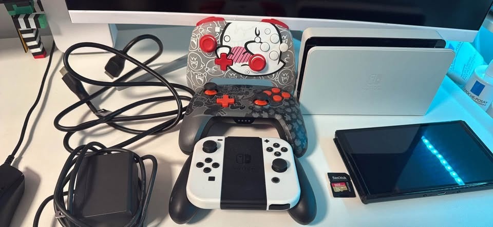 Nintendo Switch OLED Bundle - Like New! - photo 2