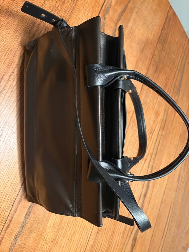 Sophisticated Halston Heritage purse with shoulder strap - photo 3