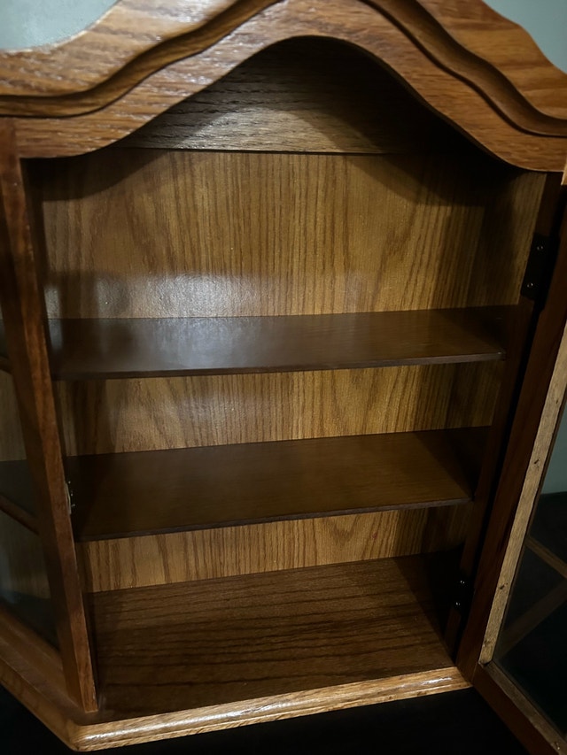Vintage Oak Wall Curio Cabinet – Arched Top - photo 2