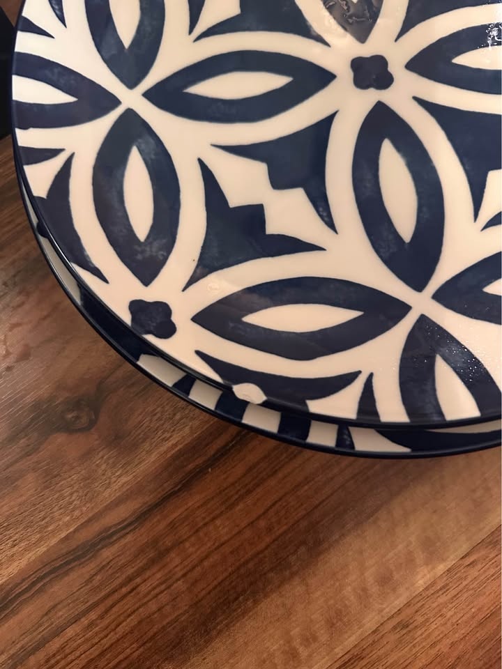Dinnerware Set with original box - photo 3