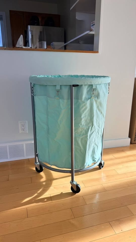 SONGMICS 50.2-Gallon Rolling Laundry Basket - photo 4