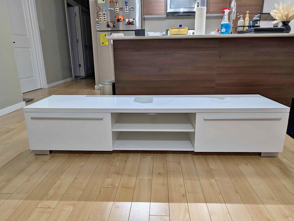 Modern Scandi-Style TV Stand – Glossy White