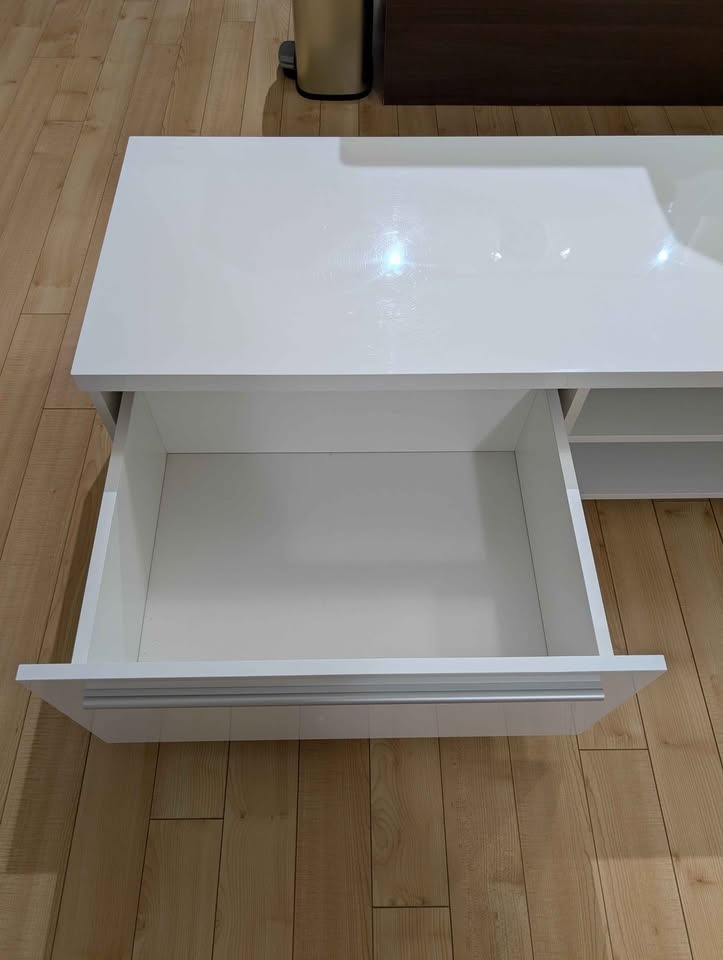 Modern Scandi-Style TV Stand – Glossy White - photo 3