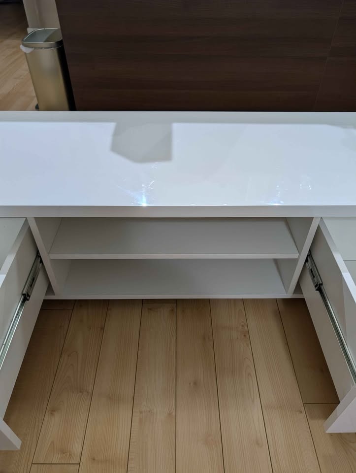 Modern Scandi-Style TV Stand – Glossy White - photo 5