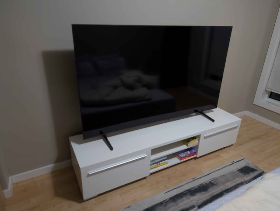 LIKE NEW 70" Samsung QLED 4K Smart TV - QN70QE1CAF - photo 2