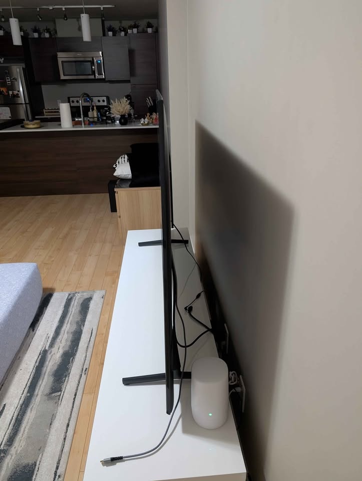 LIKE NEW 70" Samsung QLED 4K Smart TV - QN70QE1CAF - photo 3