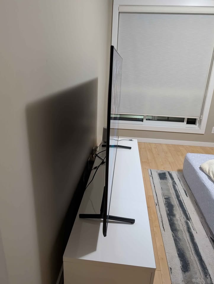 LIKE NEW 70" Samsung QLED 4K Smart TV - QN70QE1CAF - photo 4