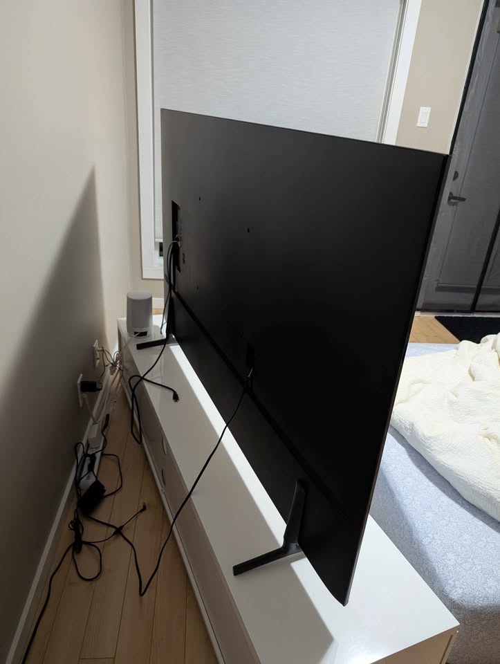 LIKE NEW 70" Samsung QLED 4K Smart TV - QN70QE1CAF - photo 5