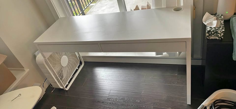 IKEA Micke Table