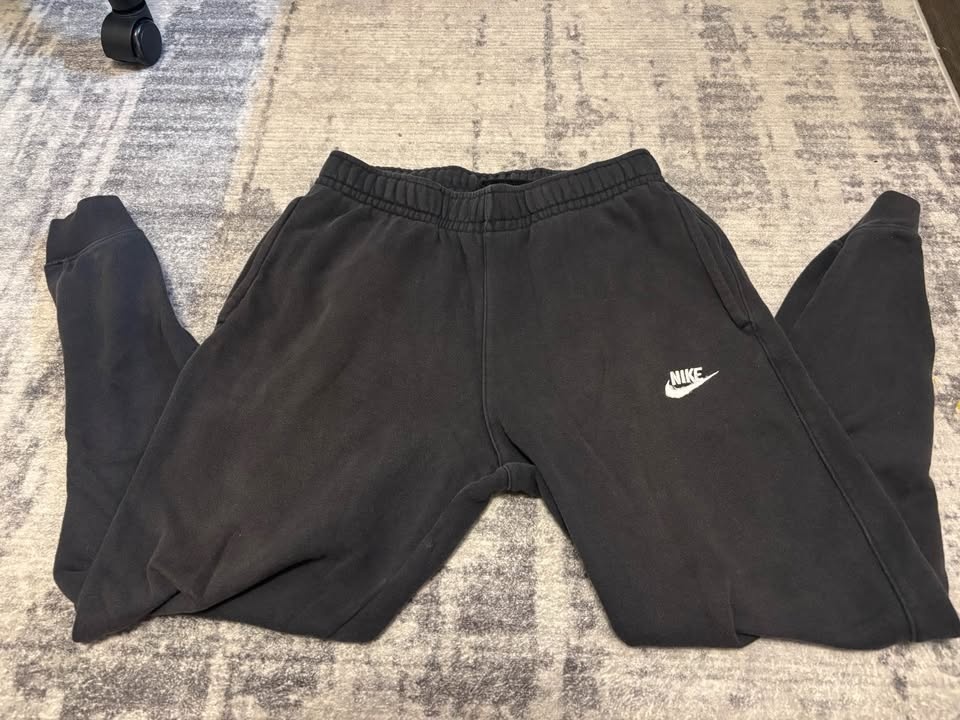 Nike sweatpants size small