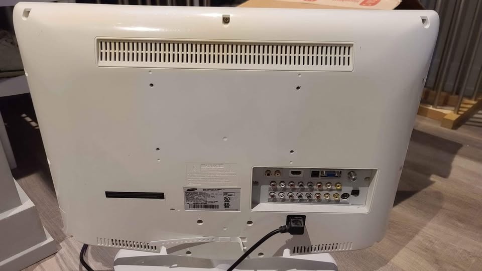 Samsung 23" HDTV LCD Monitor - photo 3