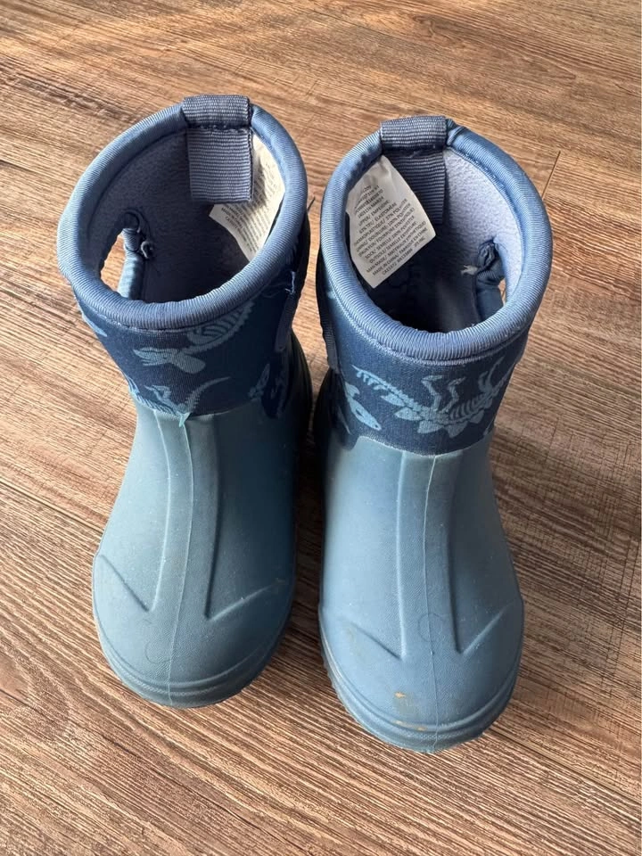 Toddler shoes - size 7 and 6 - photo 2
