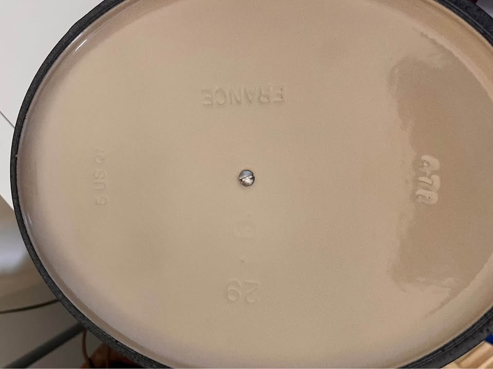 La Creuset Oval Dutch Oven – Cassis – 29 cm / 4.7 L (5 QT).New - photo 5