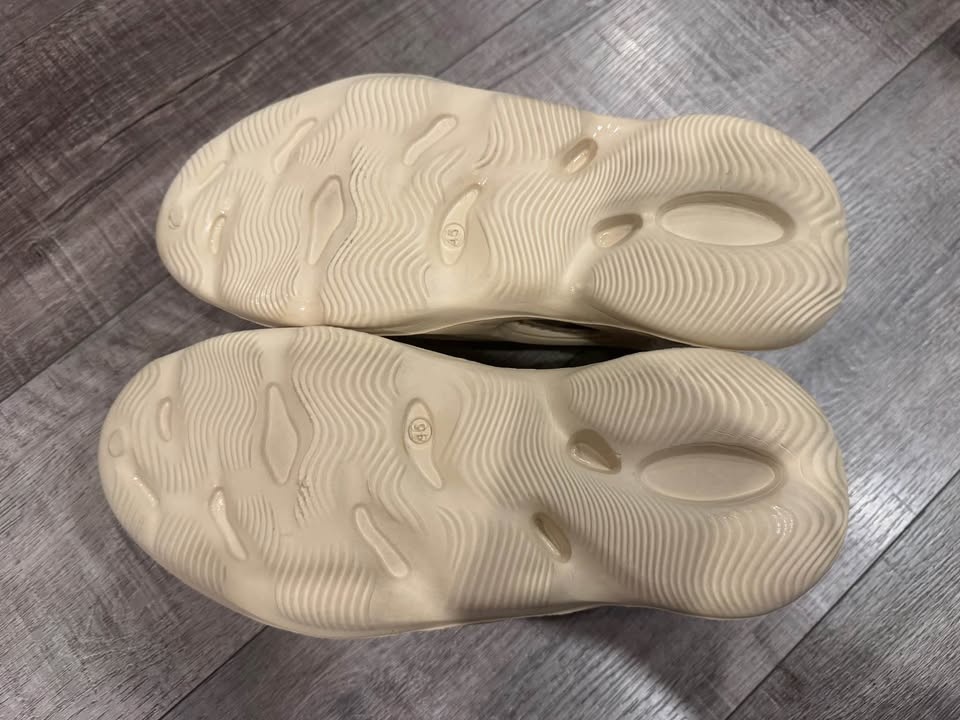 Yeezy Foam RNNR Shoes Runner Slides Size 11 - photo 2