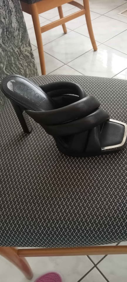 DKNY Women's Black Padded Square Toe Heels - photo 2