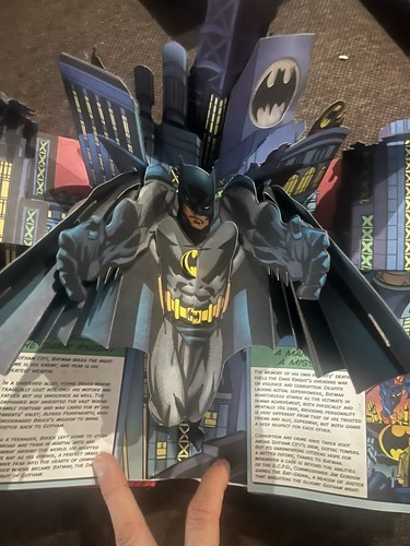 DC Super Heroes Ultimate Pop-Up Book UK 2011 - photo 3
