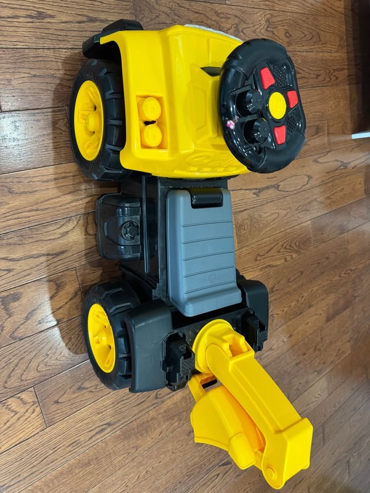 CAT Excavator Ride-On Toy - photo 2