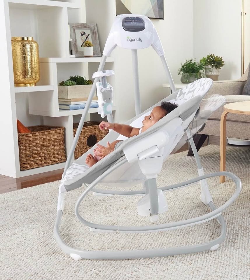 Swing for the babies - like new - photo 3