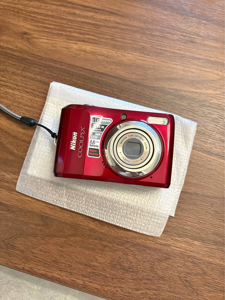 Nikon Coolpix L20 Camera