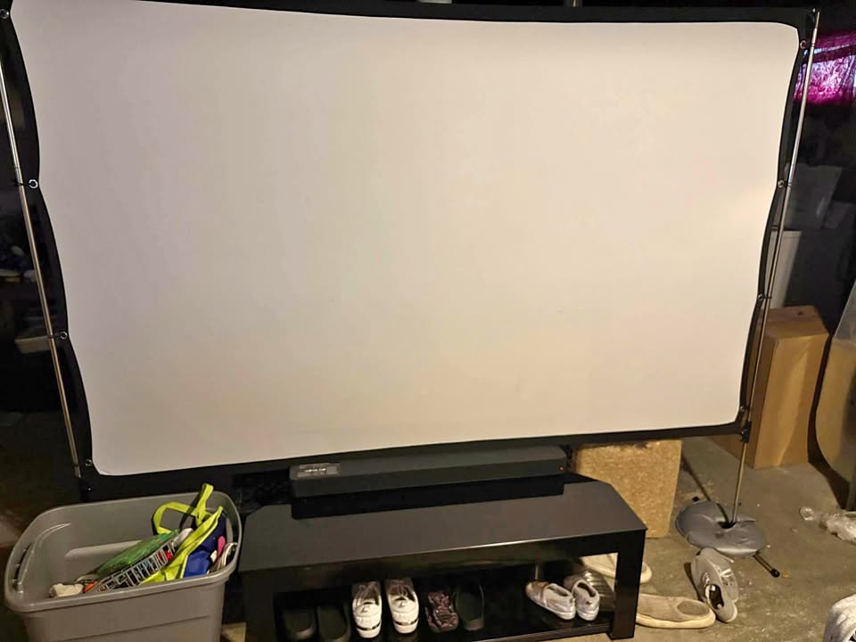 Projector Kit with Roku Stick
