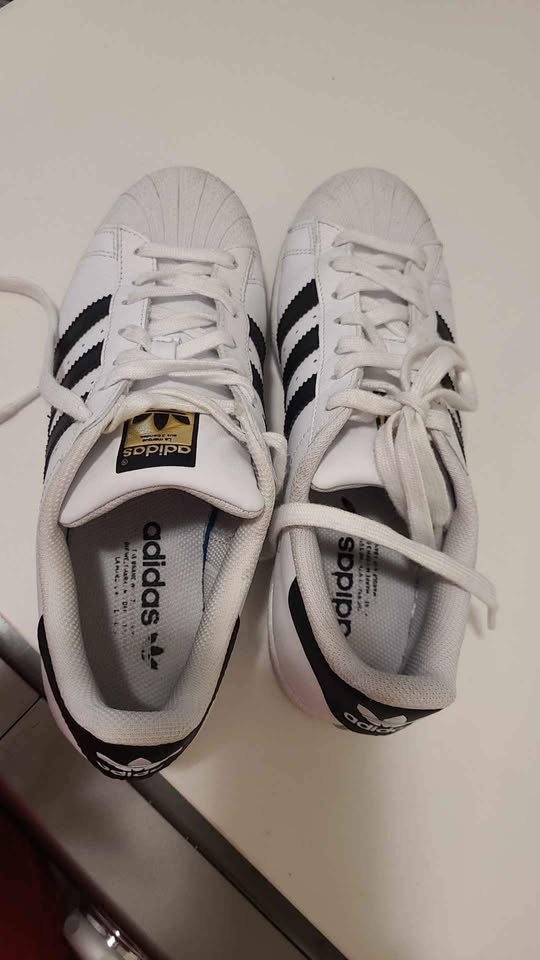 Ladies Adidas Superstar Shoes Size 8.5 - photo 3