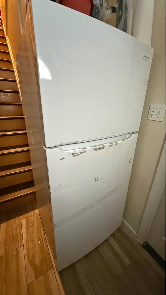 Frigidaire white color