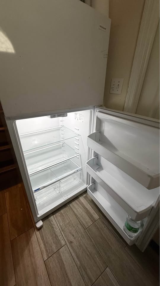 Frigidaire white color - photo 2