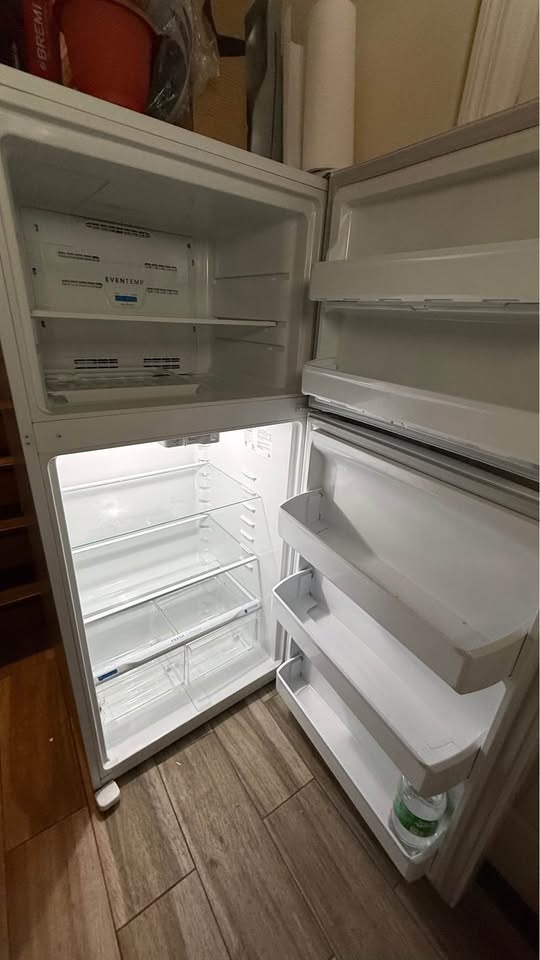 Frigidaire white color - photo 3