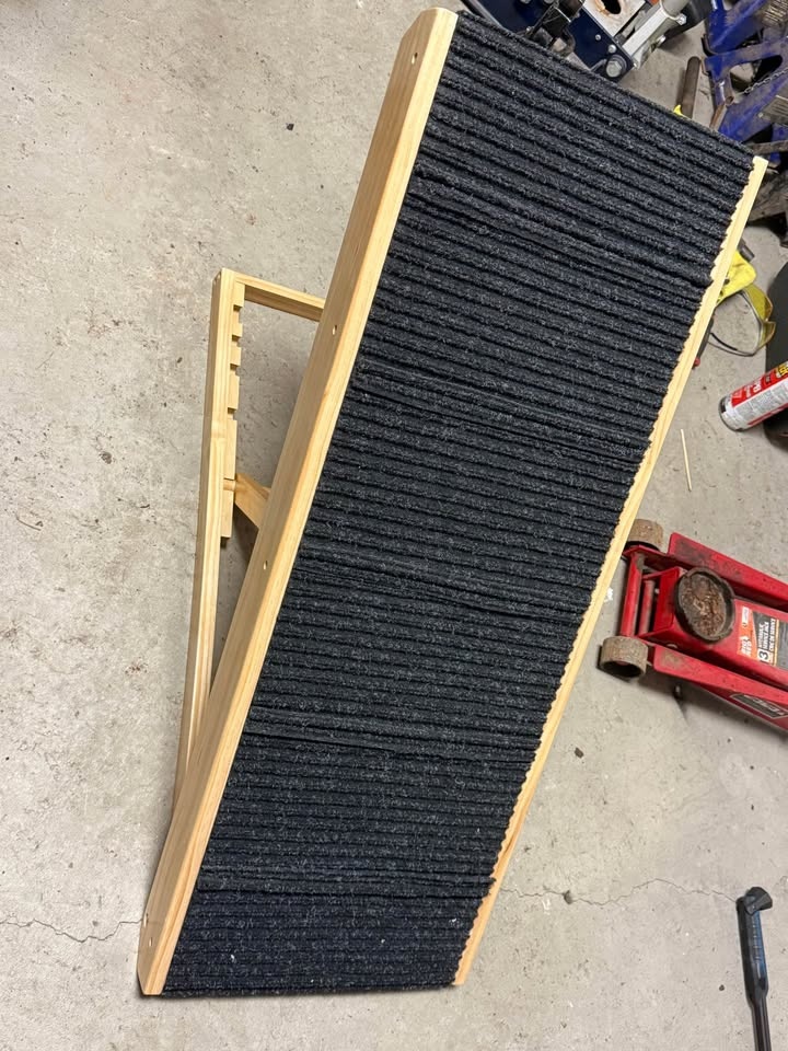 Adjustable Wooden Pet Ramp - photo 2