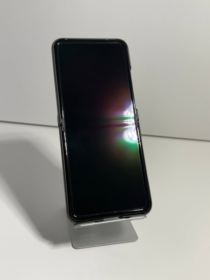 Motorola Razr 2025 - photo 2