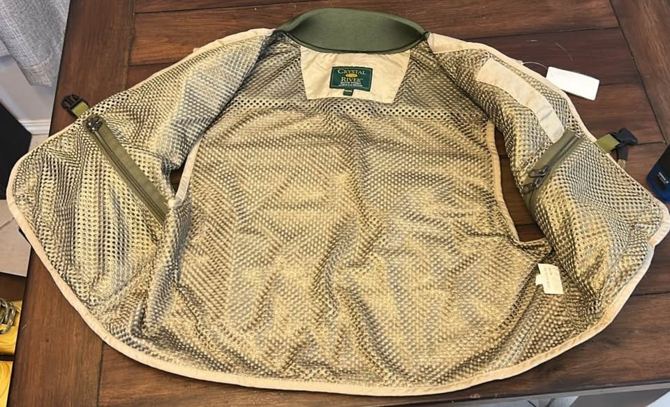 Men’s Medium Crystal River Fishing Vest – Like New - photo 3