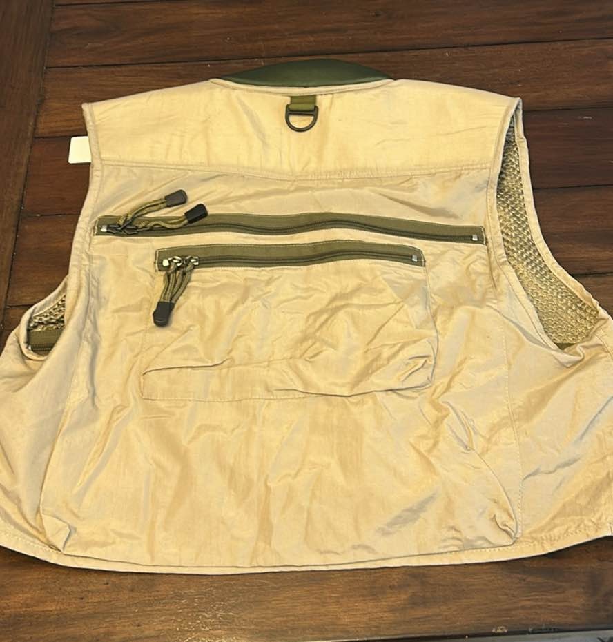 Men’s Medium Crystal River Fishing Vest – Like New - photo 4