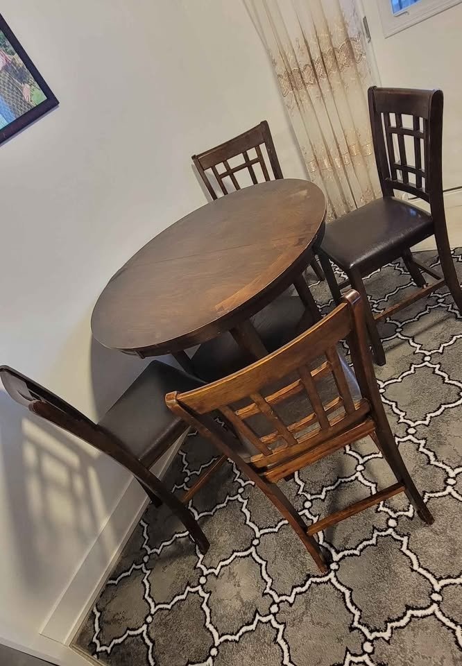 Solid Wooden Dining Table with 3 Chairs FREE DELIVERY - photo 3