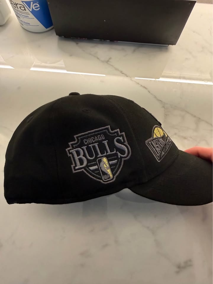 New Era Black Chicago Bulls Fitted Hat - photo 2