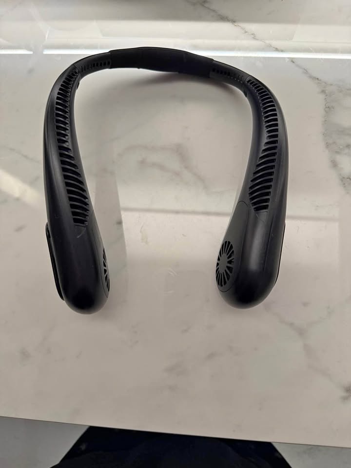 Neck cooling fan