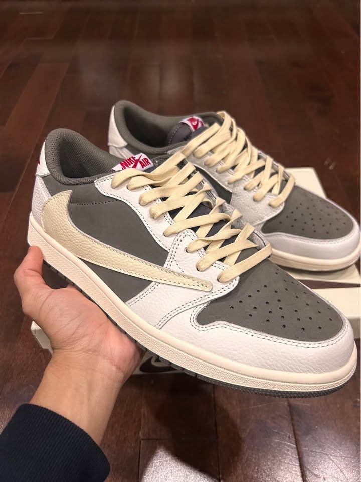 Travis Scott x Air Jordan 1 Retro Low OG 'Reverse Mocha' - photo 2