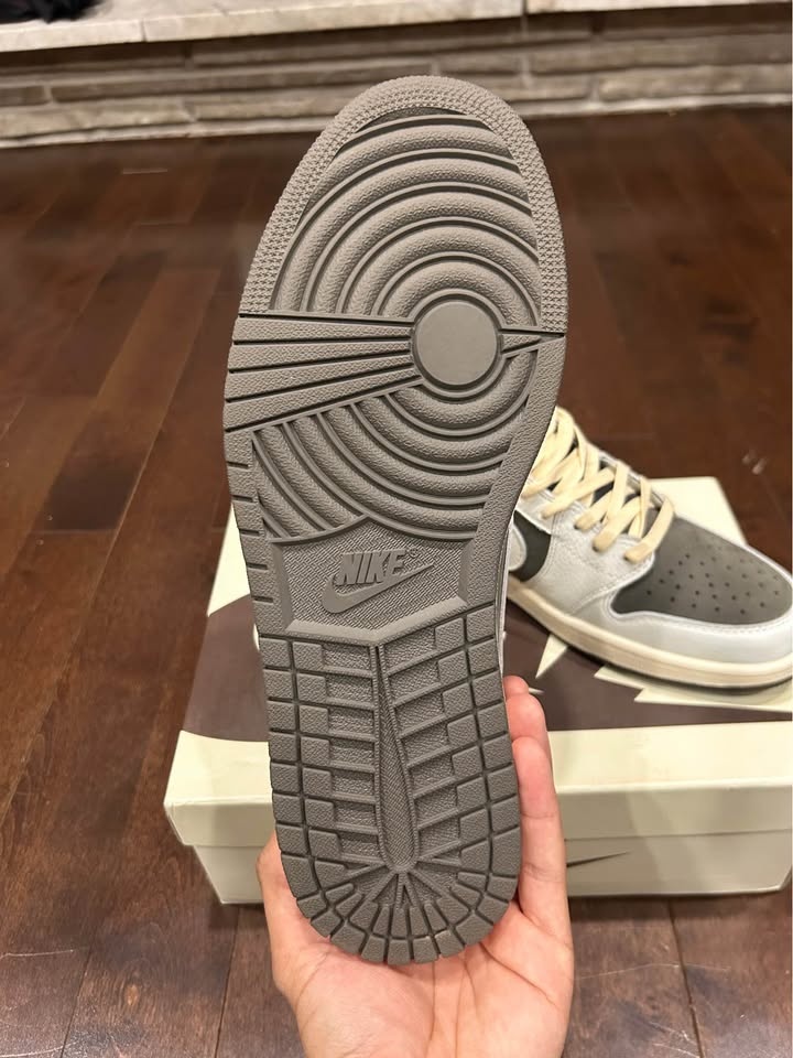 Travis Scott x Air Jordan 1 Retro Low OG 'Reverse Mocha' - photo 3