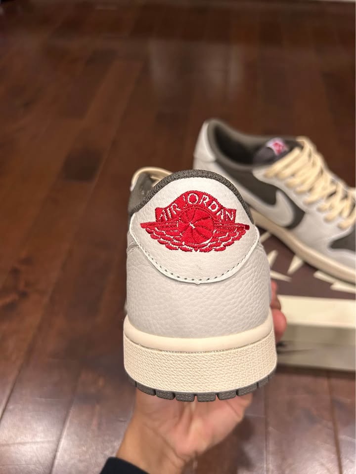 Travis Scott x Air Jordan 1 Retro Low OG 'Reverse Mocha' - photo 5