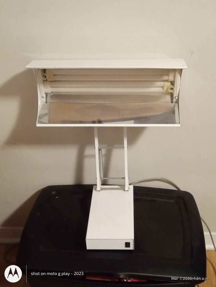 Bright Light Therapy Lamp in GUC, Pu in St. Catharines - photo 2