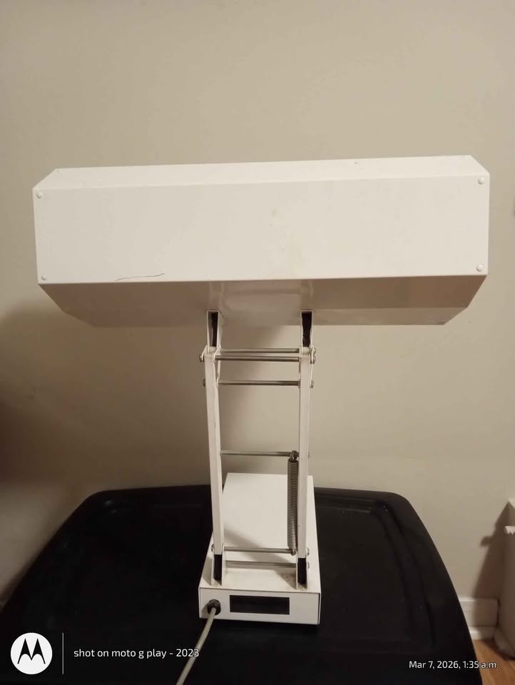 Bright Light Therapy Lamp in GUC, Pu in St. Catharines - photo 5