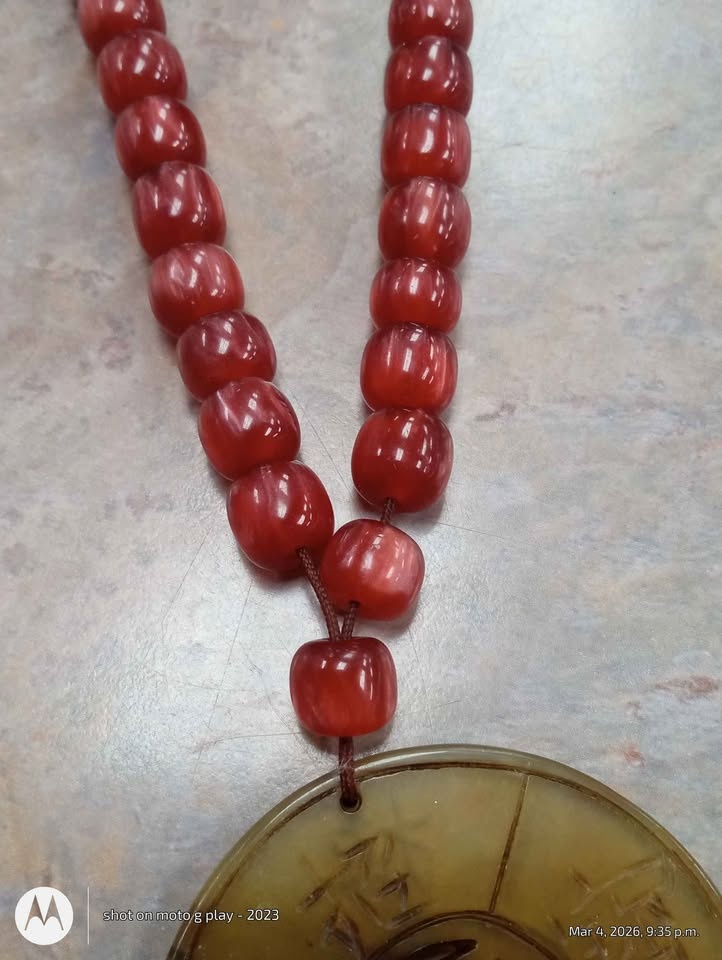 Vintage Moonglow Lucite Beads and Nephrite Jade Pendant Necklace - photo 4