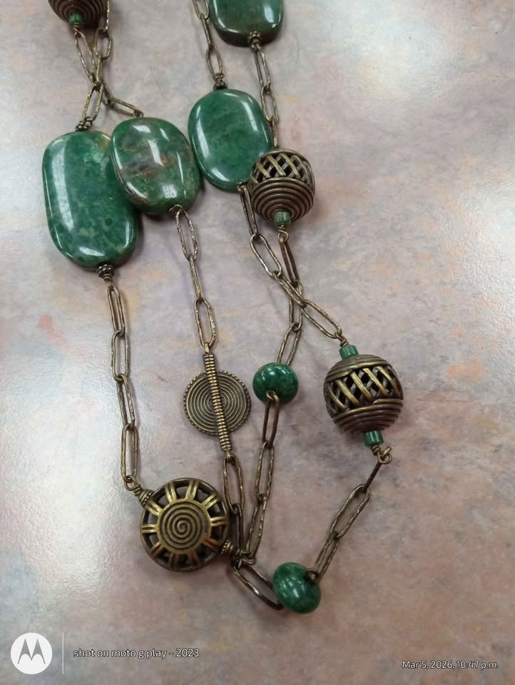 Vintage Brass and Green Stone Necklace - Really Long - photo 2