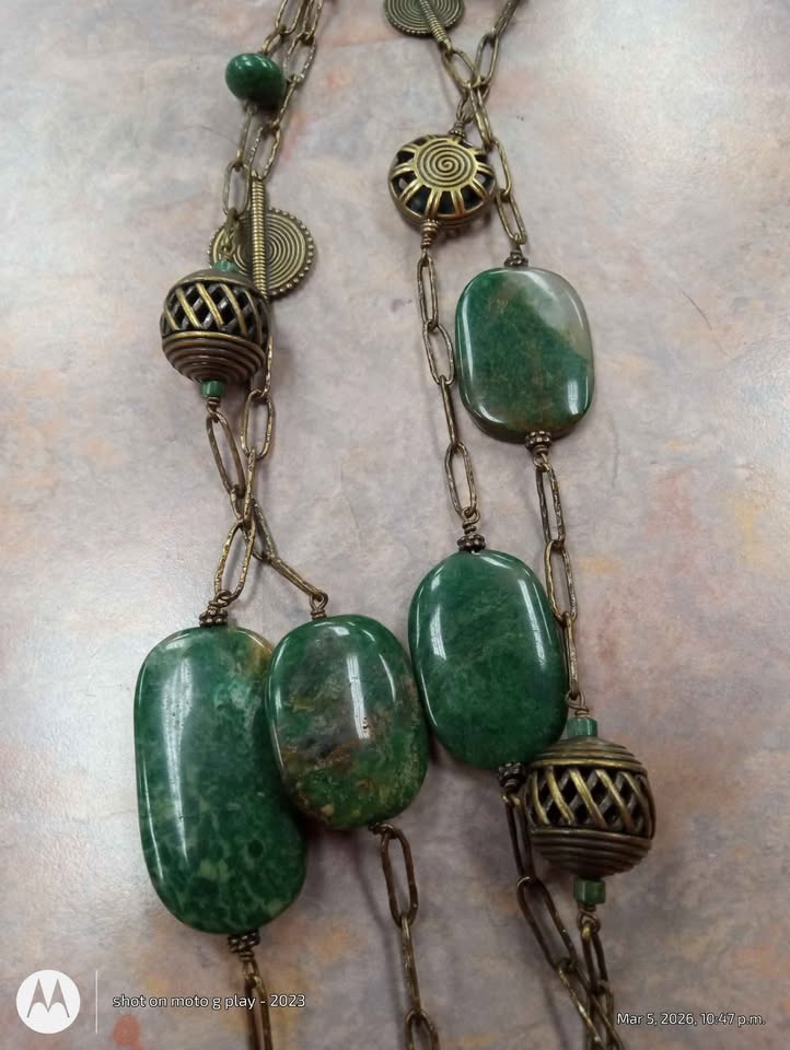 Vintage Brass and Green Stone Necklace - Really Long - photo 3