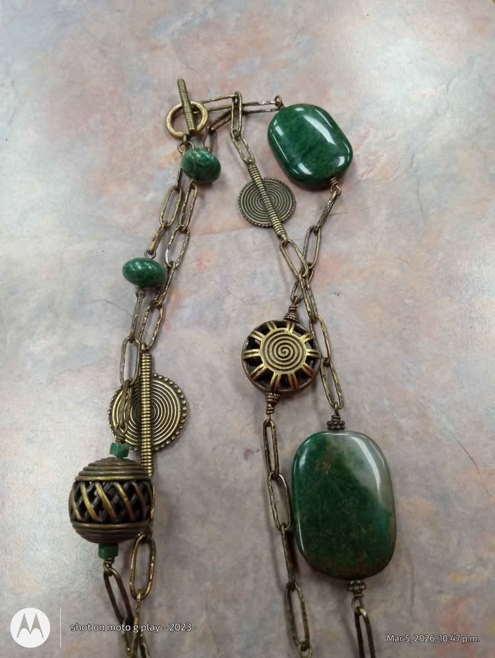 Vintage Brass and Green Stone Necklace - Really Long - photo 4