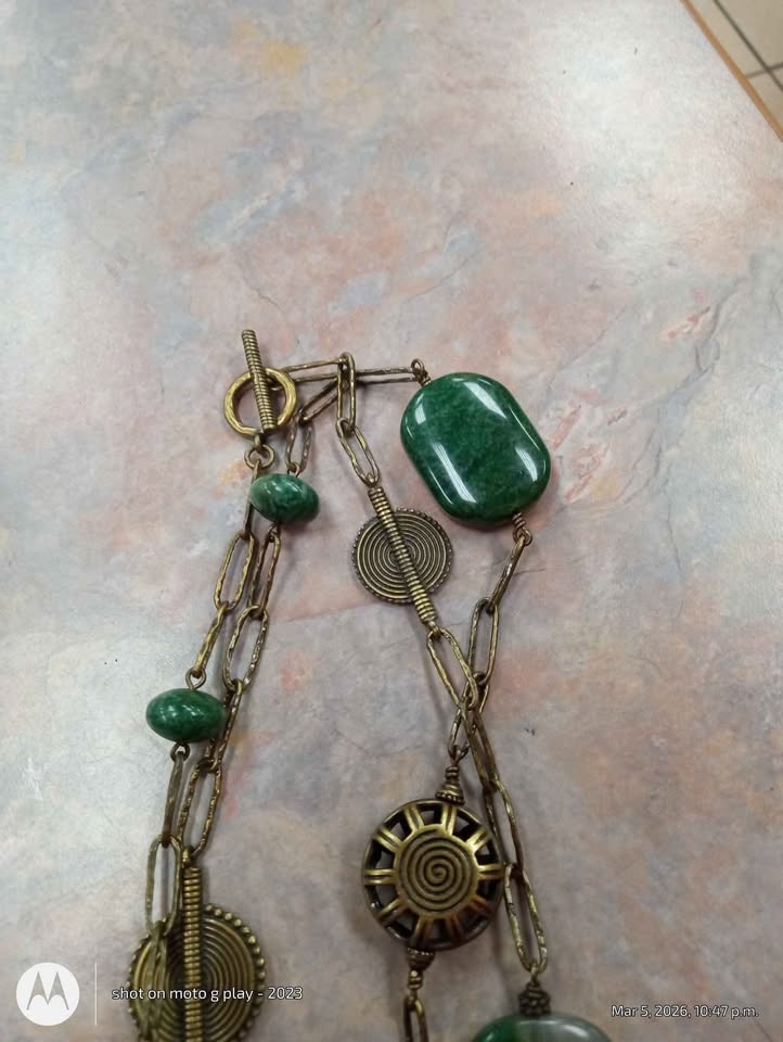 Vintage Brass and Green Stone Necklace - Really Long - photo 5