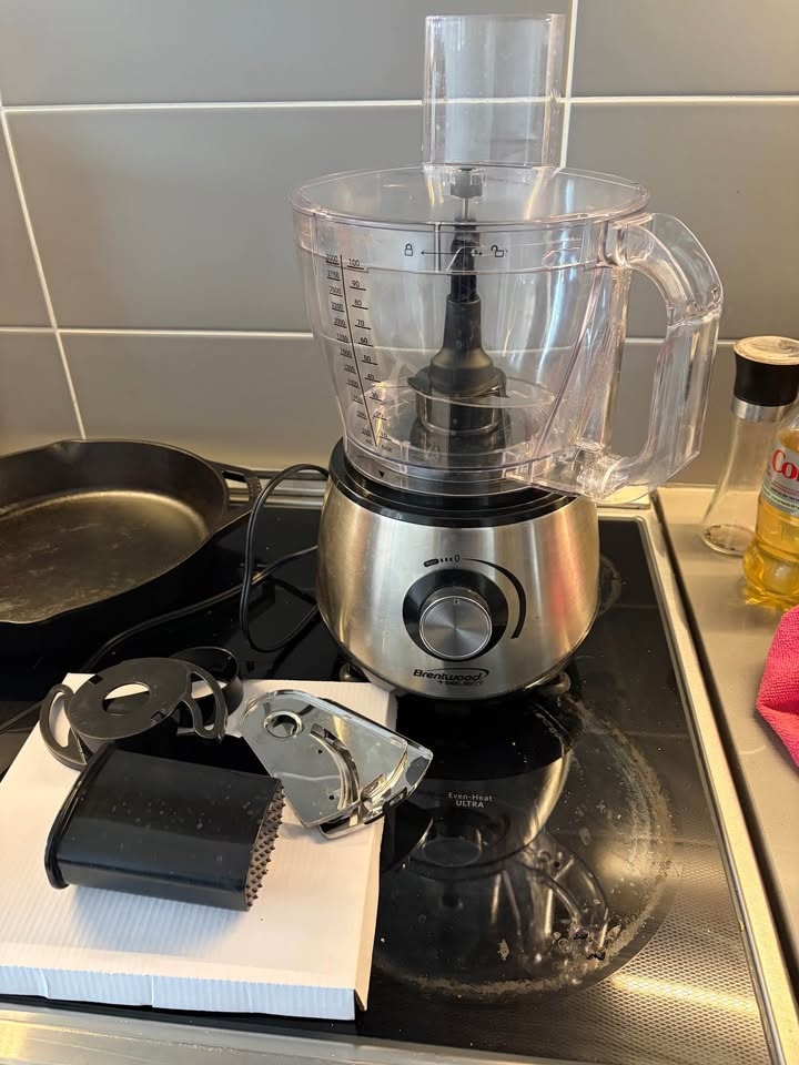 Brentwood Food Processor – Like New (Used Once) - photo 2